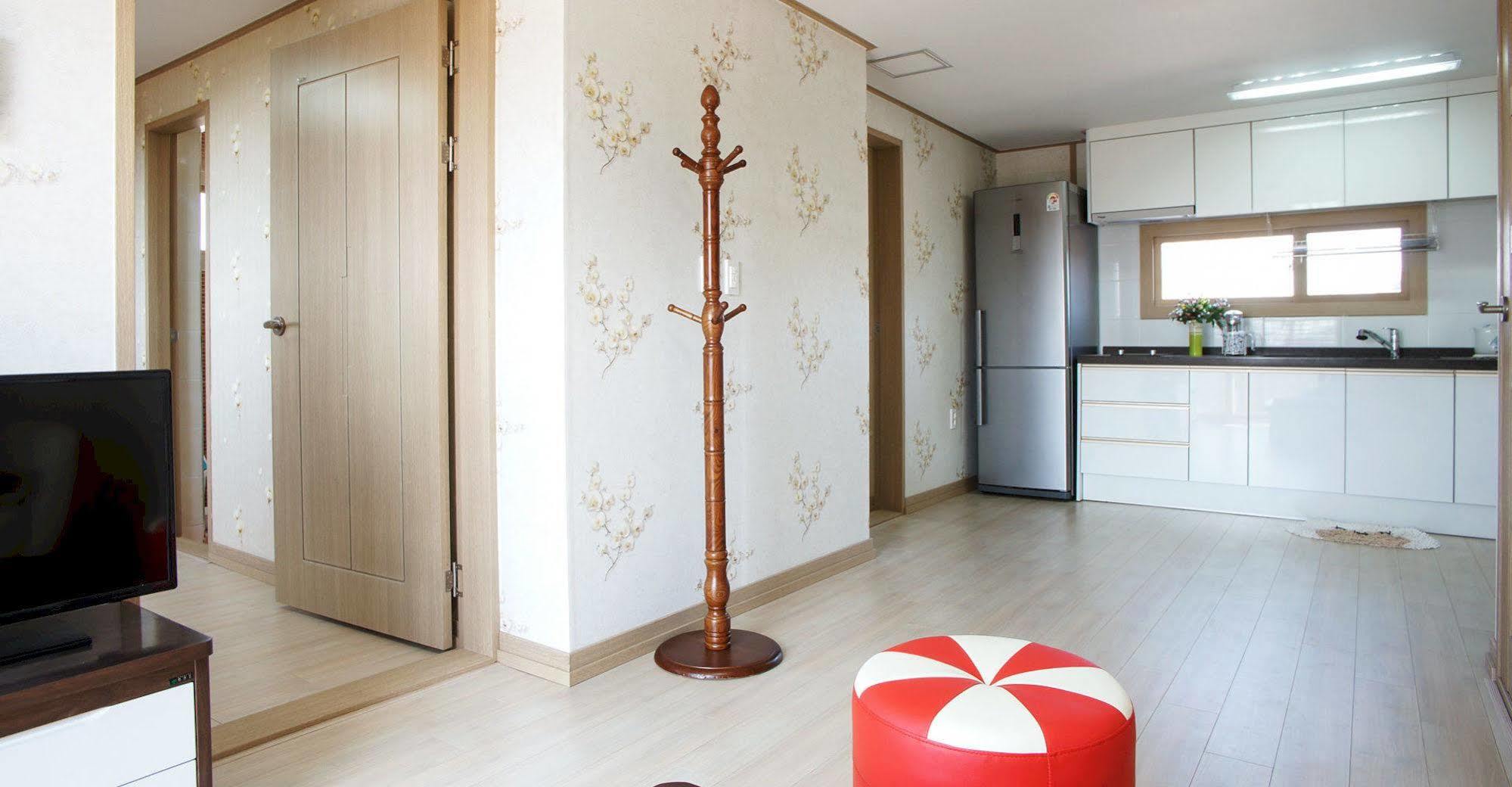 Lapaloma Pension Jeju Ngoại thất bức ảnh