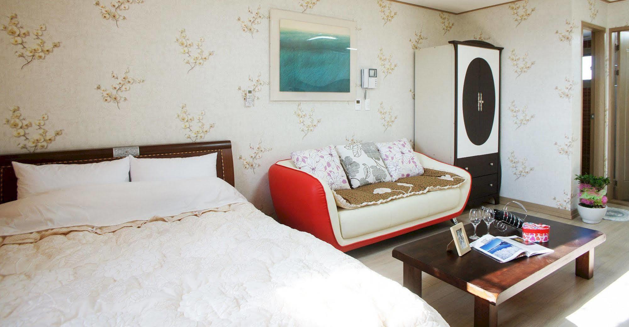 Lapaloma Pension Jeju Ngoại thất bức ảnh