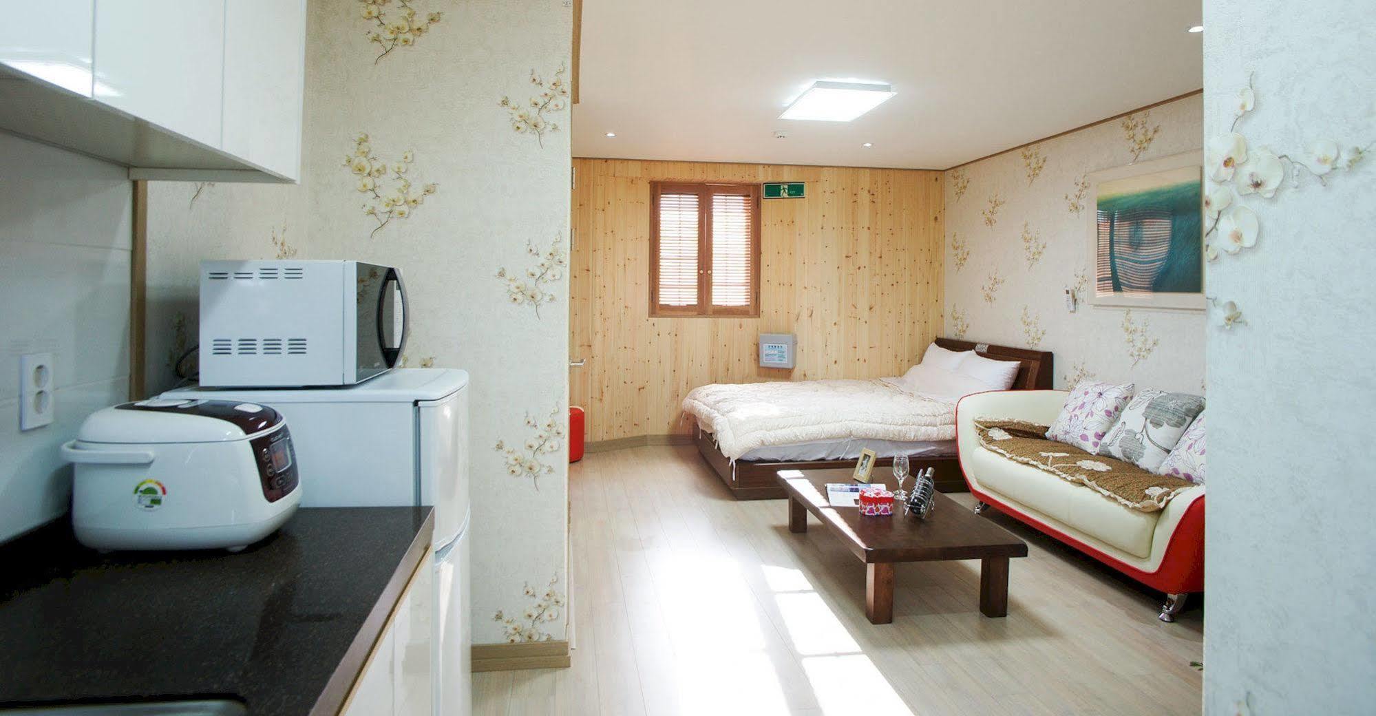Lapaloma Pension Jeju Ngoại thất bức ảnh